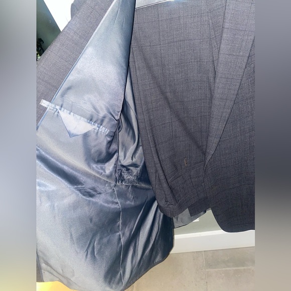 Men’s Liz Claiborne suit. Jacket is size 48R and pants are 36 waist x 32 long. - Picture 7 of 12
